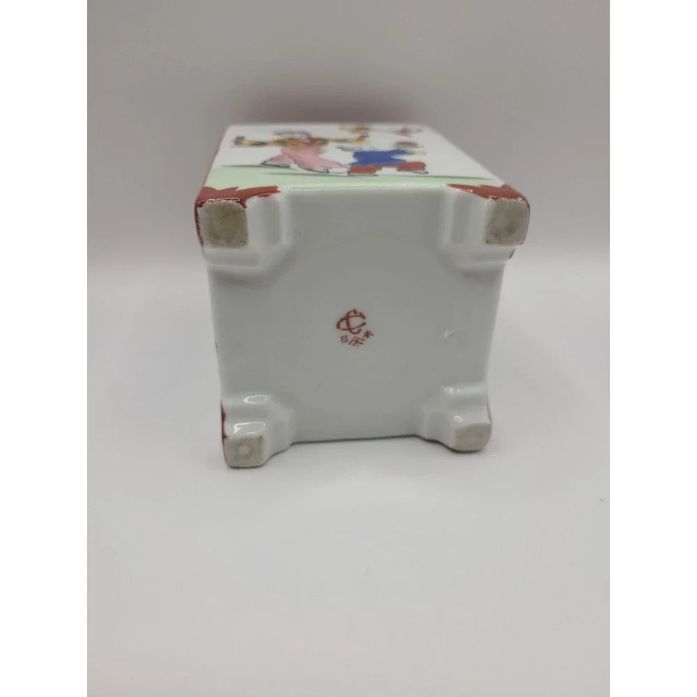Antique‎ Chinese Porcelain Container